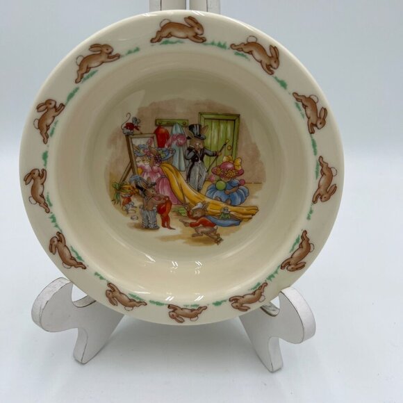 Royal Doulton Bunnykins "Playing Dress up" Baby Feeding Dish - Picture 1 of 9